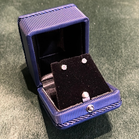 [Custom made] 0.2CTW Diamond stud earring with 14k white gold - Picture 4 of 4